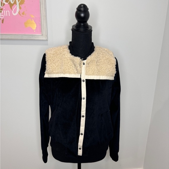 Gimmicks Black Sherpa Women’s Velour Snap Bomber Jacket (S) - Picture 5 of 10